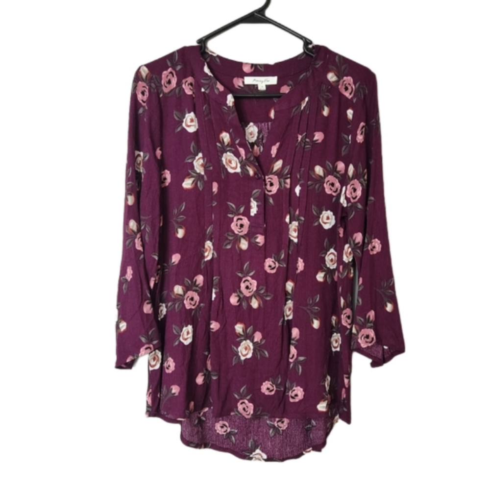 3/$25 Fun2Fun Kearney Henley floral Blouse size Medium NWOT